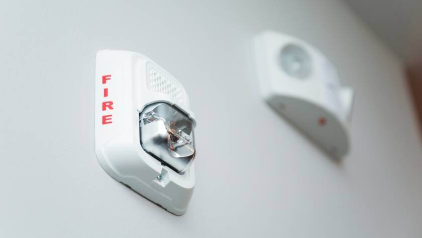 Fire alarm with break glass